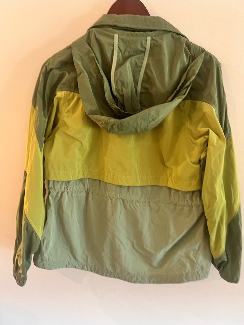 Lululemon lightweight hooded windbreaker jacket size 6 - Picture 6 of 9